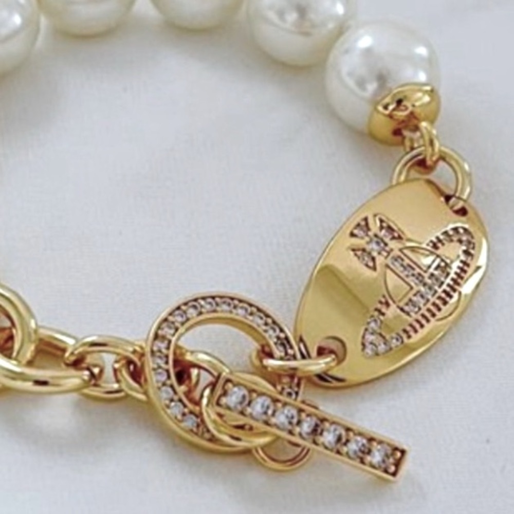 Vivienne Westwood chunky pearl choker